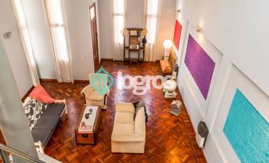 Casa en venta con cochera en Grand Bourg