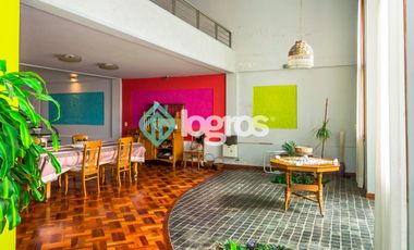 Casa en venta con cochera en Grand Bourg