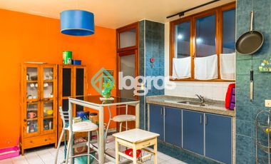 Casa en venta con cochera en Grand Bourg