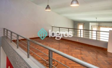 Casa en venta con cochera en Grand Bourg