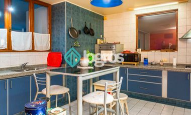 Casa en venta con cochera en Grand Bourg