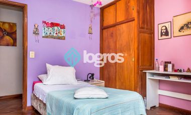 Casa en venta con cochera en Grand Bourg