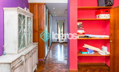 Casa en venta con cochera en Grand Bourg