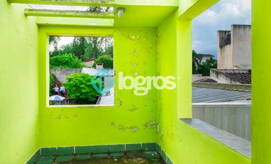 Casa en venta con cochera en Grand Bourg