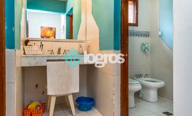 Casa en venta con cochera en Grand Bourg