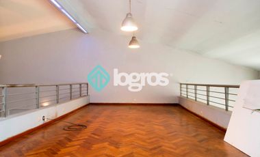 Casa en venta con cochera en Grand Bourg