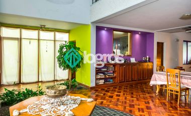 Casa en venta con cochera en Grand Bourg