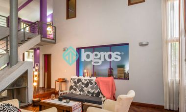 Casa en venta con cochera en Grand Bourg