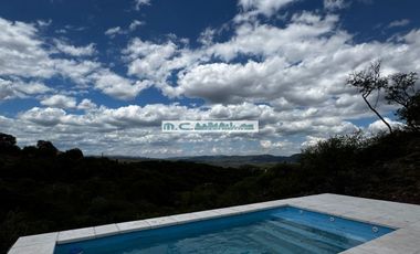 AT158. CUESTA BLANCA. CABAÑA DE TRONCO 2/3 PAX C/PILETA