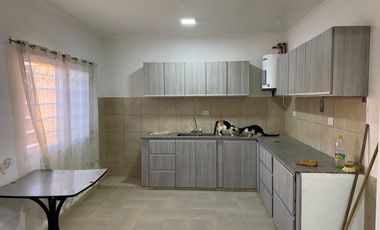 Casa en  venta B° 8 de agosto centenario