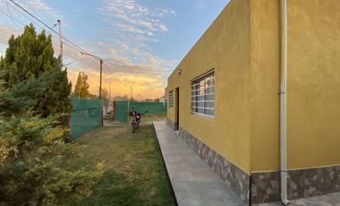 Casa en  venta B° 8 de agosto centenario