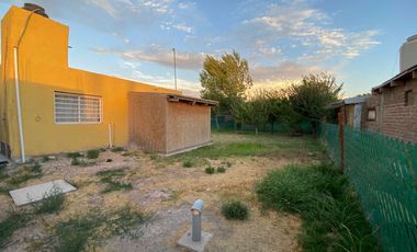 Casa en  venta B° 8 de agosto centenario