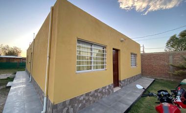 Casa en  venta B° 8 de agosto centenario