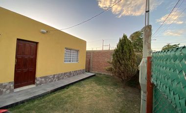 Casa en  venta B° 8 de agosto centenario