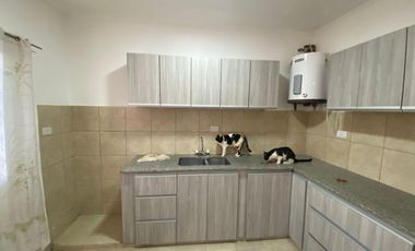 Casa en  venta B° 8 de agosto centenario