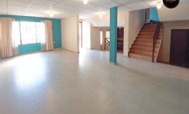 Casa de venta en Monay Shopping - Av. Los Andes - Av. Gonzalez Suarez – código:22151