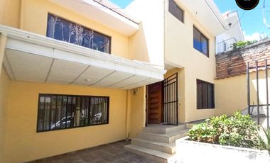 Casa de venta en Monay Shopping - Av. Los Andes - Av. Gonzalez Suarez – código:22151