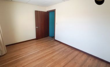 Casa de venta en Monay Shopping - Av. Los Andes - Av. Gonzalez Suarez – código:22151