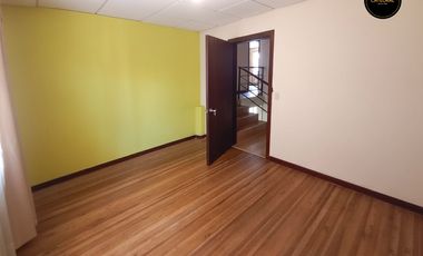 Casa de venta en Monay Shopping - Av. Los Andes - Av. Gonzalez Suarez – código:22151