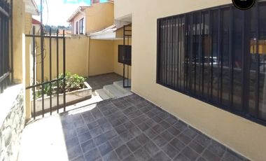 Casa de venta en Monay Shopping - Av. Los Andes - Av. Gonzalez Suarez – código:22151