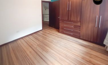 Casa de venta en Monay Shopping - Av. Los Andes - Av. Gonzalez Suarez – código:22151