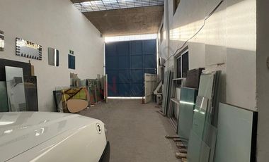 BODEGA CON OFICINAS EN AV SOLEDAD