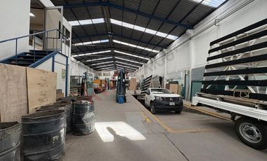 BODEGA CON OFICINAS EN AV SOLEDAD