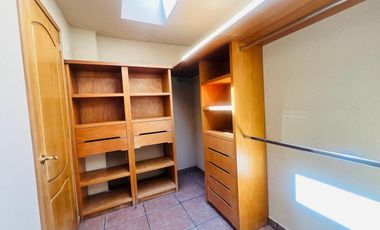 Casa de Lujo en Lomas Quebradas