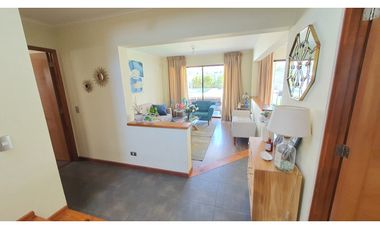 Venta casa 3D 3B y piscina Condominio Calle Larga