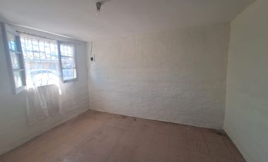 SE VENDE AMPLIA CASA  EN LO ESPEJO