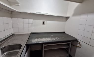 SE VENDE AMPLIA CASA  EN LO ESPEJO