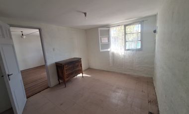 SE VENDE AMPLIA CASA  EN LO ESPEJO