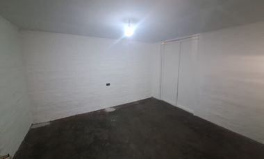 SE VENDE AMPLIA CASA  EN LO ESPEJO