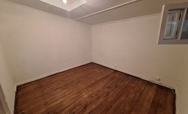 SE VENDE AMPLIA CASA  EN LO ESPEJO