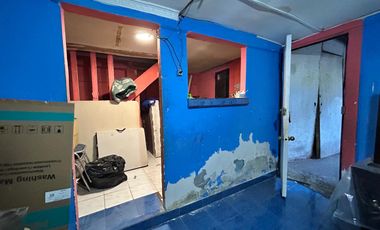 CASA AMPLIA CON POLENCIAL BIEN CONECTADA