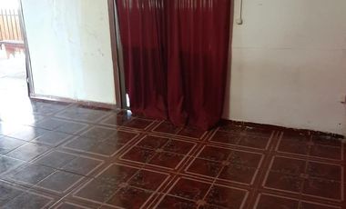 CASA AMPLIA CON POLENCIAL BIEN CONECTADA