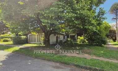 Casa Esquina en Isla Teja, Oportunidad Comercial