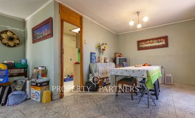 INCREÍBLE OPORTUNIDAD! Casa Esquina Enorme en Villa Macul: 375m²