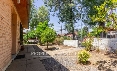 INCREÍBLE OPORTUNIDAD! Casa Esquina Enorme en Villa Macul: 375m²