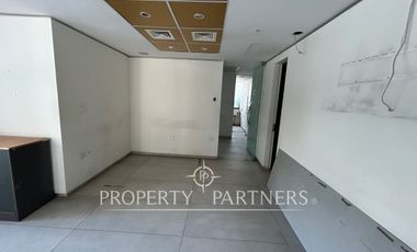 Luminoso local 319 m2 en dos pisos.