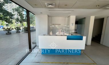 Luminoso local 319 m2 en dos pisos.