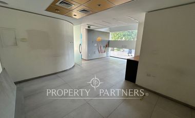 Luminoso local 319 m2 en dos pisos.