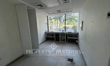 Luminoso local 319 m2 en dos pisos.