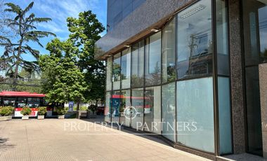 Luminoso local 319 m2 en dos pisos.