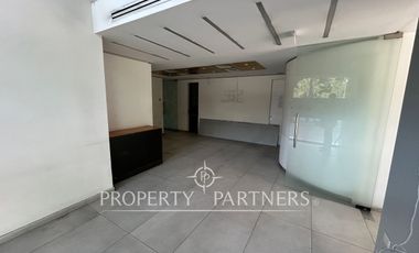 Luminoso local 319 m2 en dos pisos.