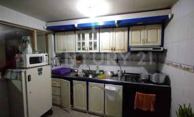 Casa y lote de terreno amplio + terraza libre; excelente: En el Centro de Soacha