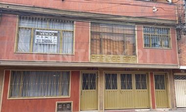 Casa y lote de terreno amplio + terraza libre; excelente: En el Centro de Soacha