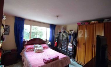 Casa y lote de terreno amplio + terraza libre; excelente: En el Centro de Soacha