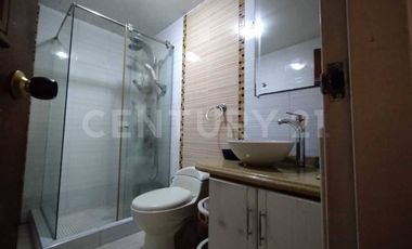 Casa y lote de terreno amplio + terraza libre; excelente: En el Centro de Soacha