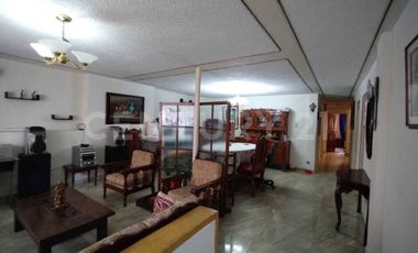 Casa y lote de terreno amplio + terraza libre; excelente: En el Centro de Soacha